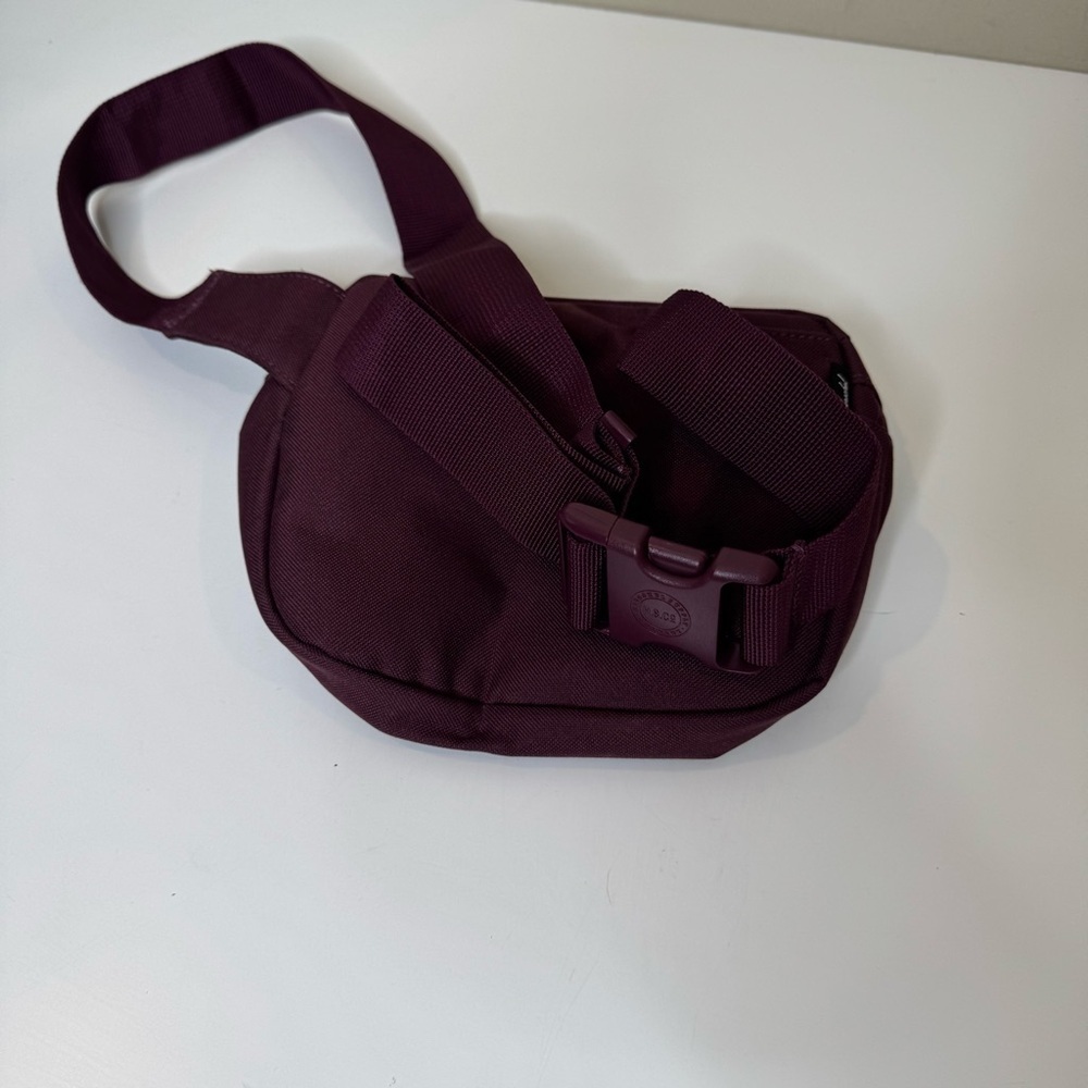 Herschel Supply Co. Classic Hip Pack-Fanny Pack-Waist Bag-Maroon-Zip-Buckle - Picture 5 of 11
